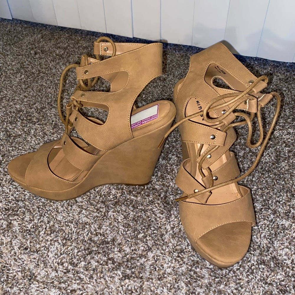 Chinese Laundry nude platform wedges never worn size 9